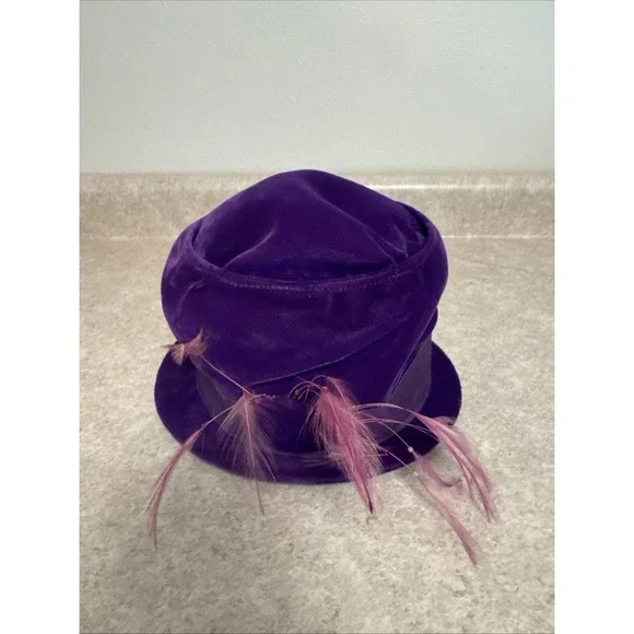 Vintage 1950s Purple Velvet Feather Hat Union Made USA ILGWU Mid-Century Glam - Picture 1 of 7